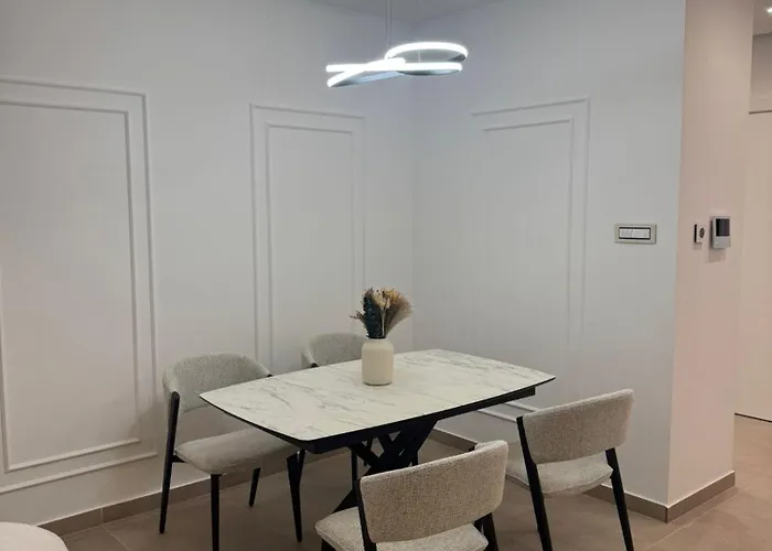 Yellow Diamond Center Free Parking *