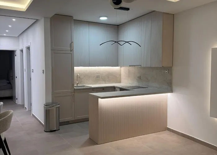 Yellow Diamond Center Free Parking 诺威萨