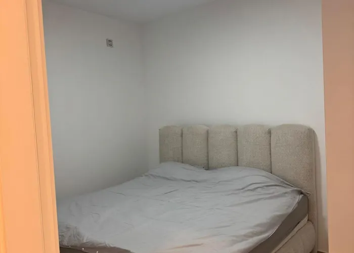 Yellow Diamond Center Free Parking * 诺威萨