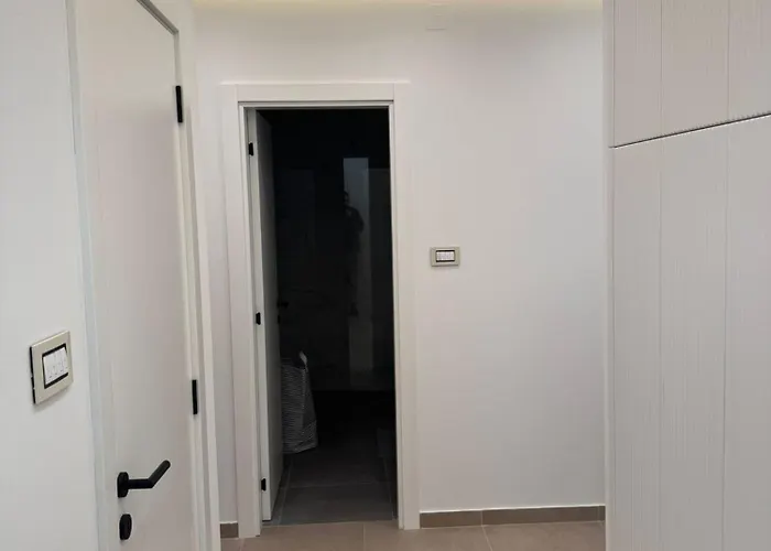 Yellow Diamond Center Free Parking *